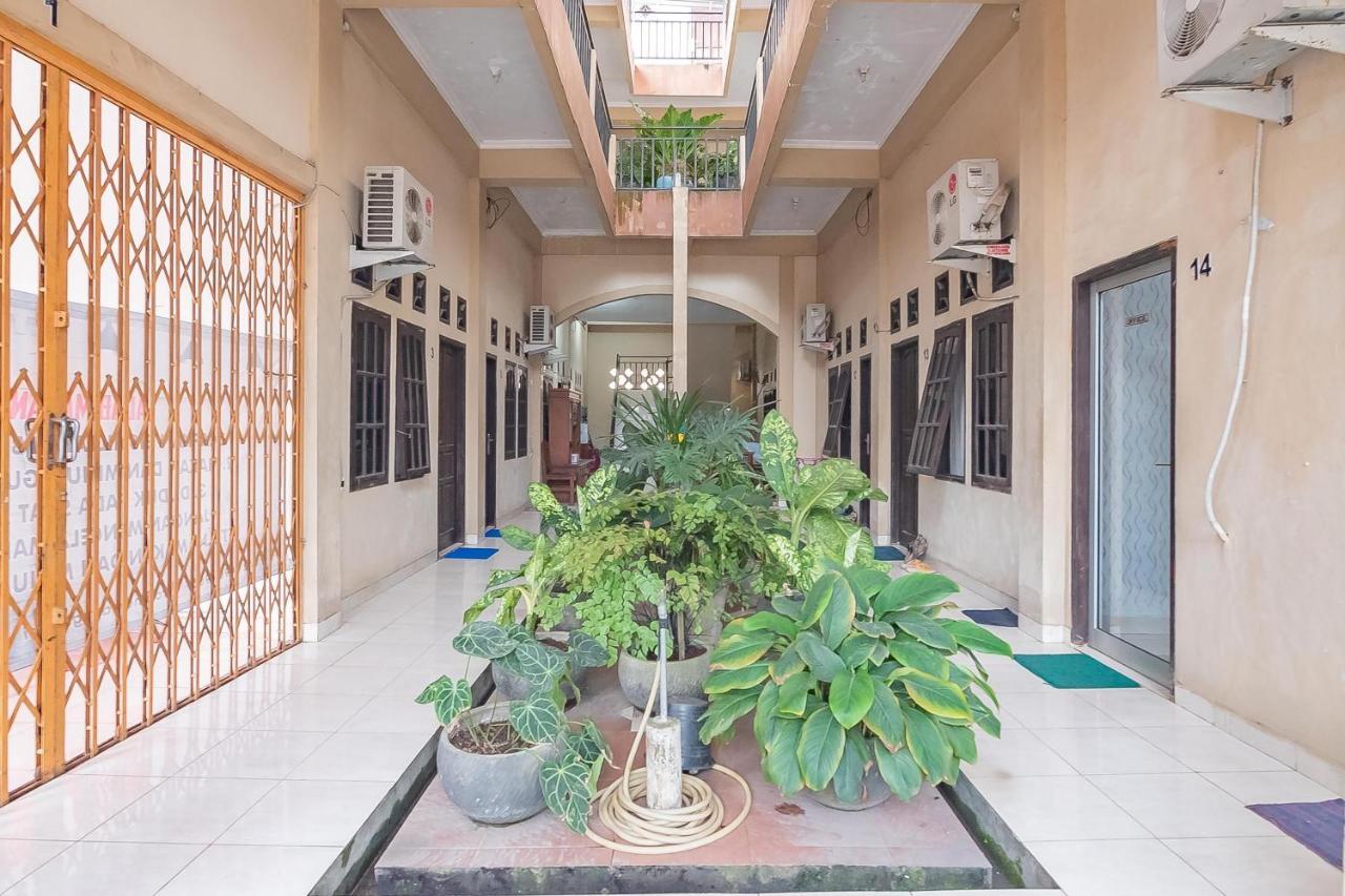 Hotel Reddoorz Syariah Near Terminal Batu Ampar 2 à Balikpapan  Extérieur photo