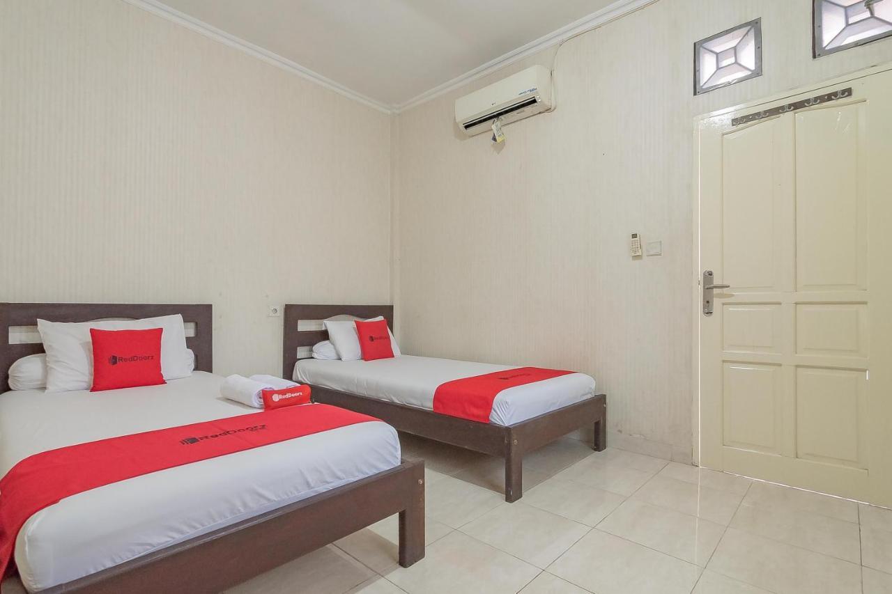 Hotel Reddoorz Syariah Near Terminal Batu Ampar 2 à Balikpapan  Extérieur photo