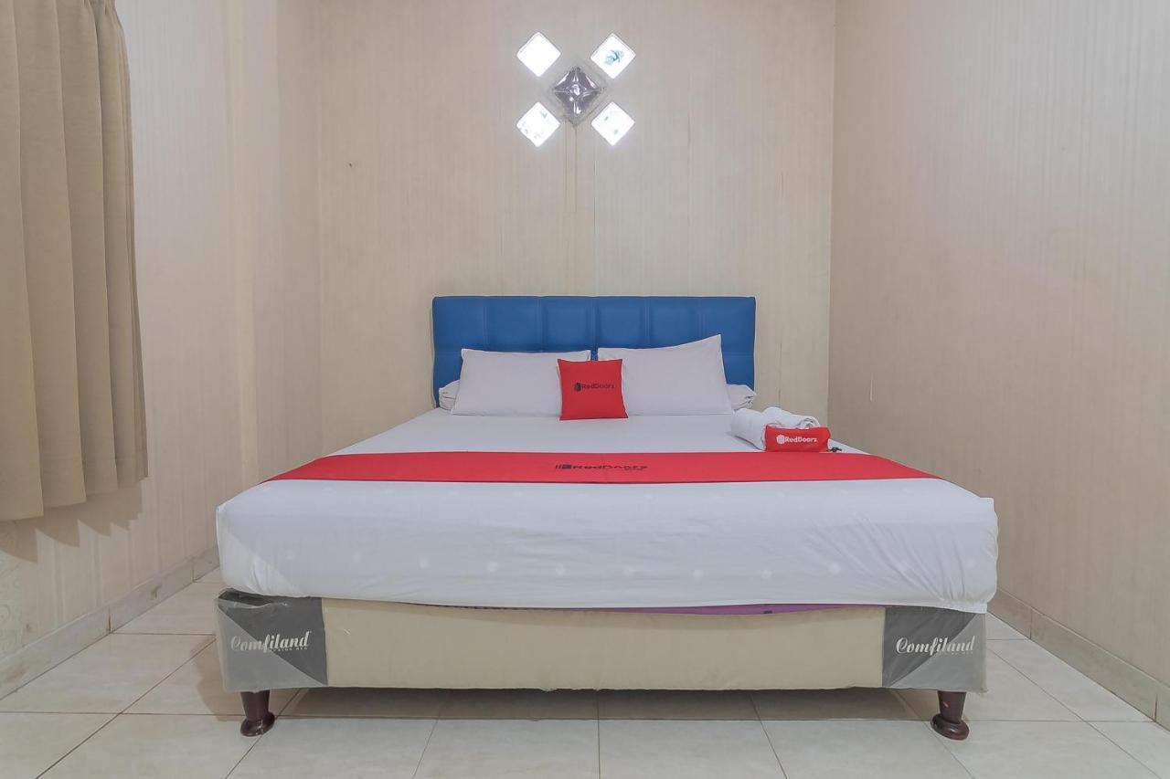 Hotel Reddoorz Syariah Near Terminal Batu Ampar 2 à Balikpapan  Extérieur photo