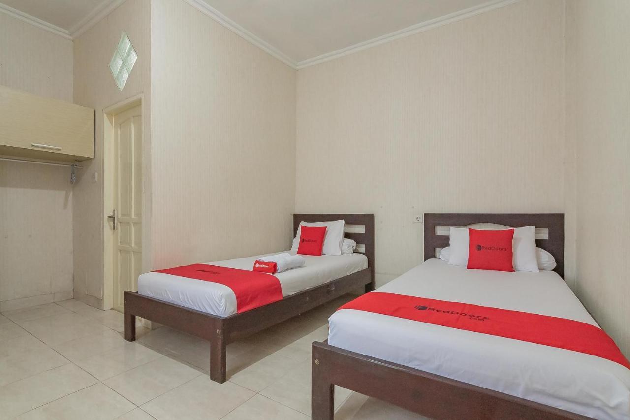 Hotel Reddoorz Syariah Near Terminal Batu Ampar 2 à Balikpapan  Extérieur photo